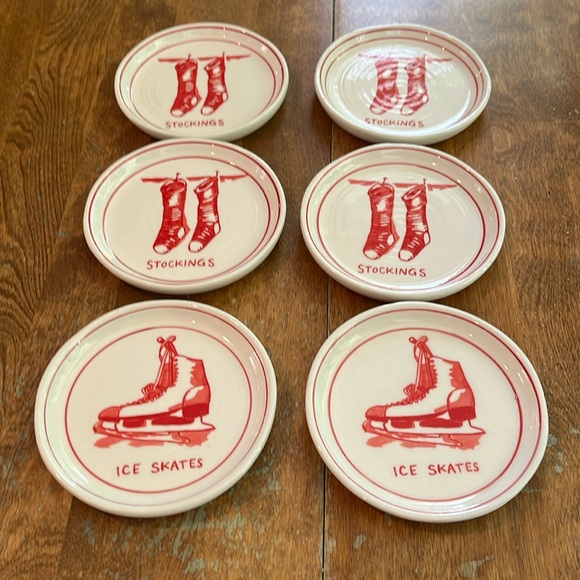 MOLLY HATCH CHRISTMAS CANAPE PLATES stockings/ice skates set of 6 - Picture 1 of 9
